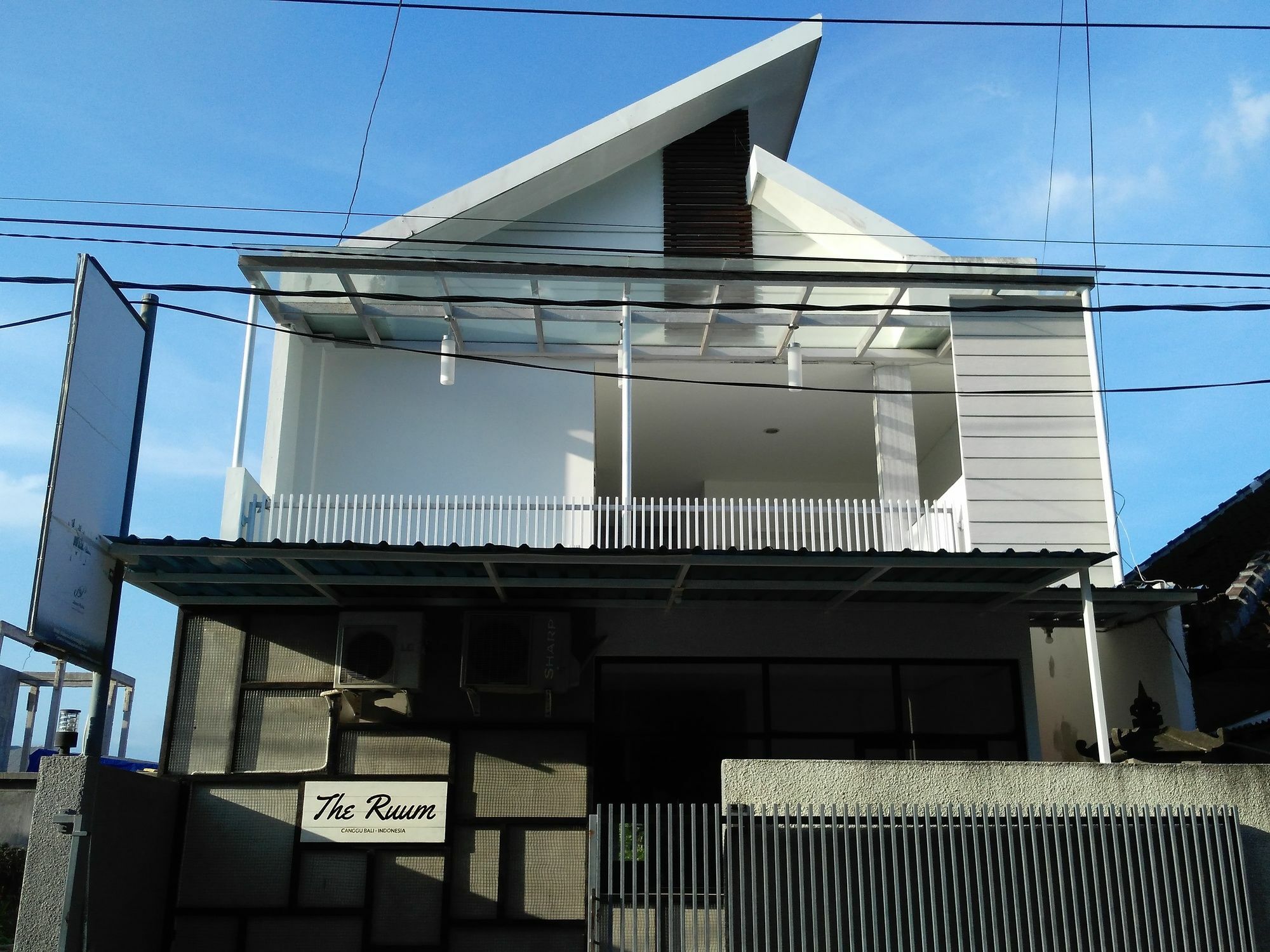 The Ruum Hostel Canggu Εξωτερικό φωτογραφία